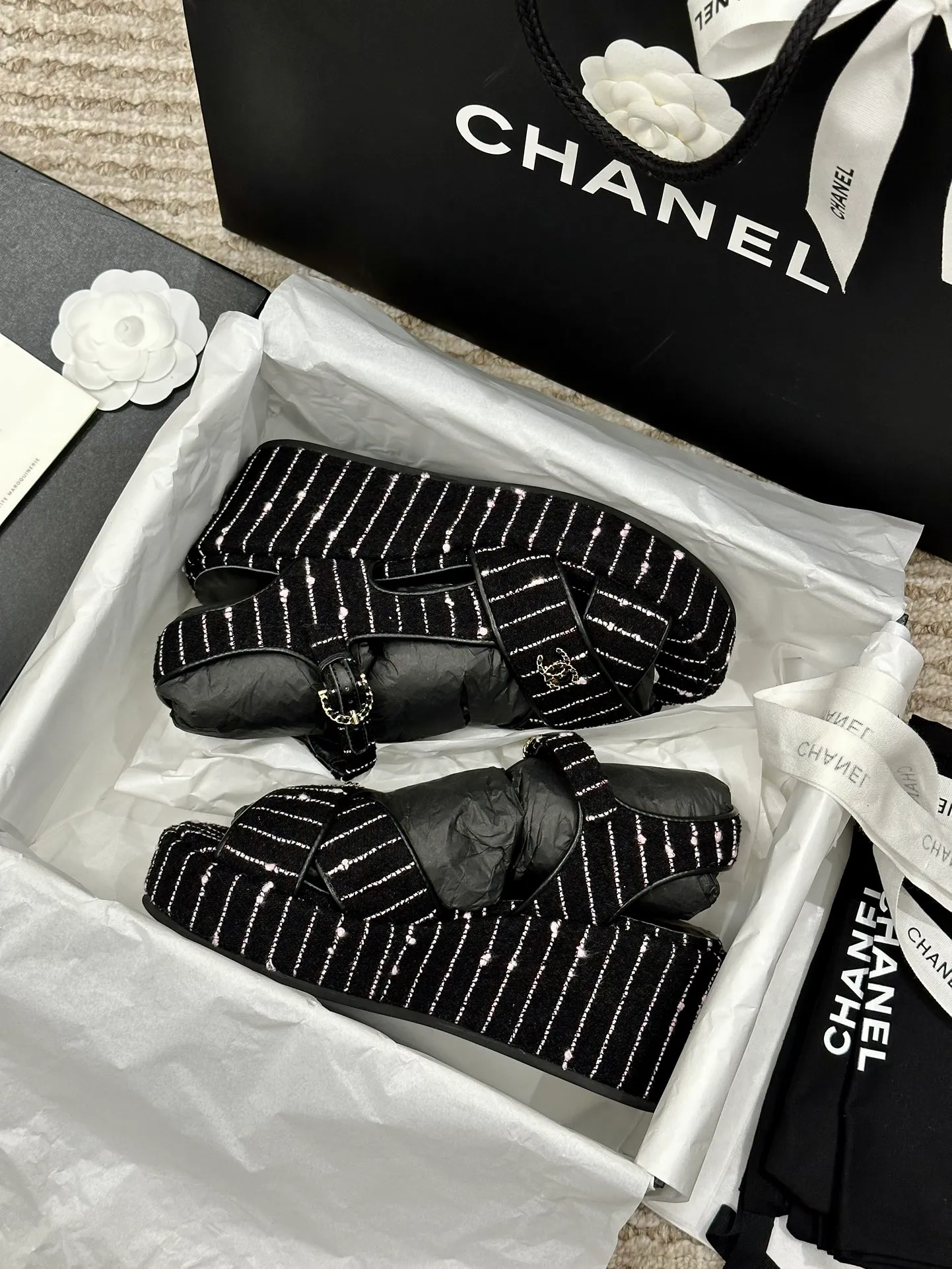 👟👟Ex-factory price 480👟👟 CHANEL C Jia Xiaoxiang 23ss new wedge heel open toe high heel sandals. Top counter quality. The moment you put it on your feet, it is still super stunning. 🔥All materials are customized according to the original version! Upper: imported first-layer calfskin/imported fragrant cloth/ lining: imported sheepskin, foot pad: sheepskin sole: outsole imported from Italy Size number: 34-40